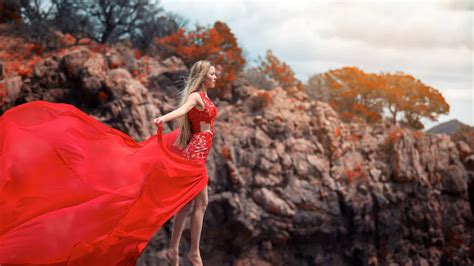 Девушка в плате Девушка Ветер Красное платье Модель 5120x3204