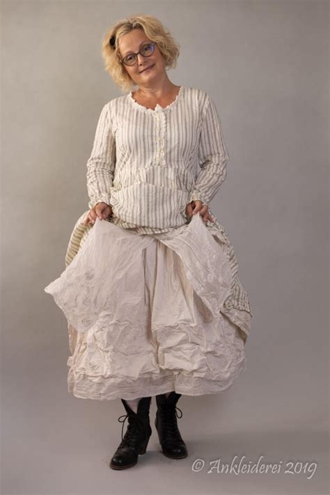 As one of the oldest town in the west, it features culture and history unrivaled in. Ewa i Walla Skirt Organdy Bone White 22943 AW19 ...