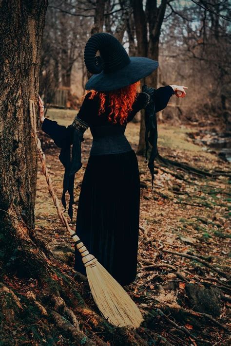 Pin By Montserrat Uscanga On Witchy Woman In 2021 Autumn Witch Witch