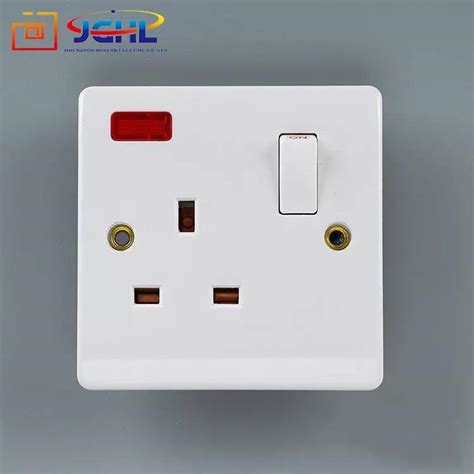 Super Quality British Bakelite 13a Switch Socket With Neon China
