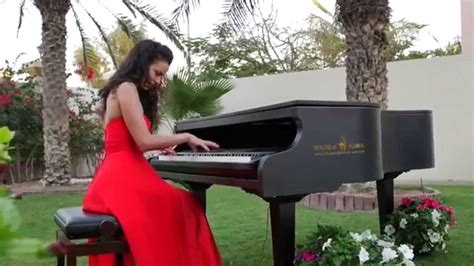 Glamorous Female Pianist In Dubai Event Pianist Youtube