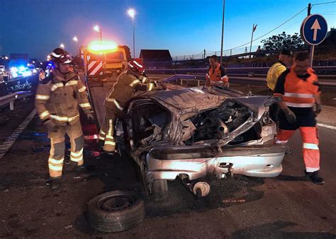 Accidente — para otros usos de este término, véase accidente (desambiguación). Tres jóvenes de 17 y 18 años fallecen en un accidente de ...