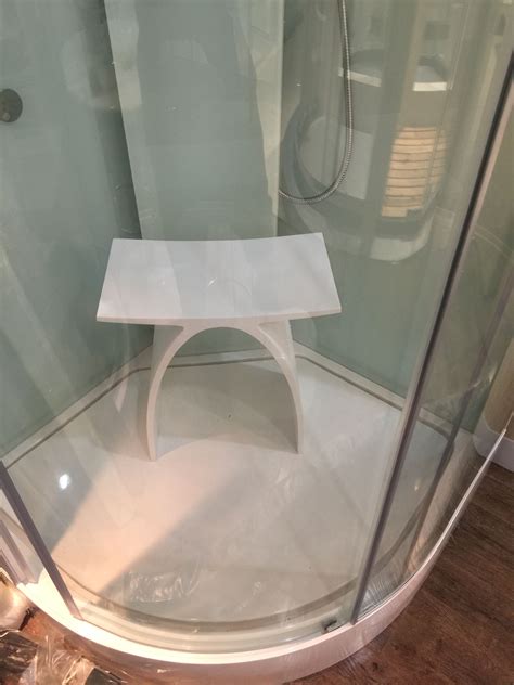 2019 New Matte Modern Curved Design Bathroom Seat Shower Enclosure
