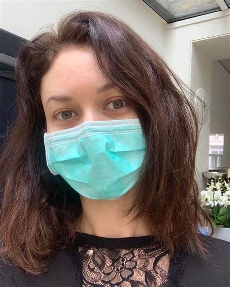 Olga Kurylenko Após Positivo Para Coronavírus Recuperei Completamente