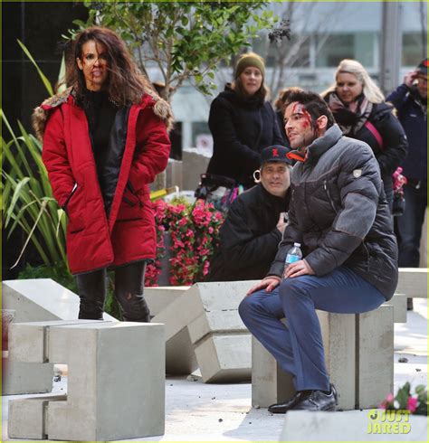 Photo Tom Ellis Is Covered In Blood For Lucifer Fight Scene Photo