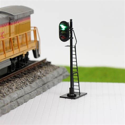 Train 3pcs Traffic Signal 3 Lights Fit For 187 Model Railway Railroad