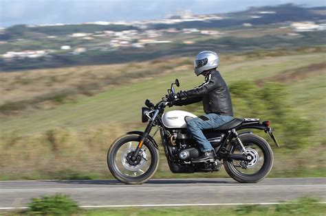 Born for freedom and fun, the street scrambler is an authentic modern classic scrambler combining urban elegance with a rugged off road focused attitude. 2019 Triumph Street Scrambler Review (18 Fast Facts)