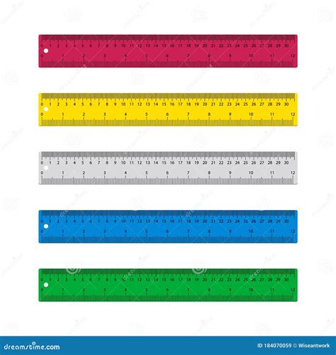 Schoolplein. Plastic Liniaal Geïsoleerd Op Witte Achtergrond. Schaal