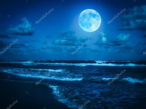 Beach At Midnight With A Full Moon — Stock Photo © Kmiragaya 85933692