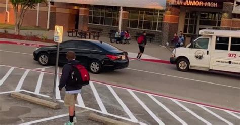 Mom Embarrasses Son While Dropping Him Off At School Sharedots