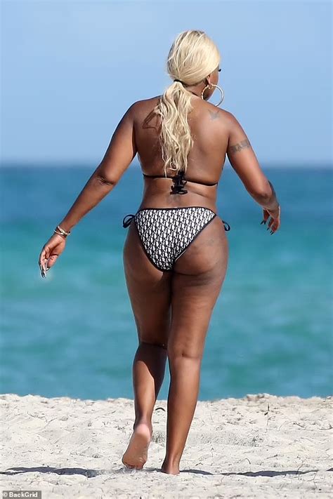 Mary J Blige 50 Slips Into Tiny Dior Bikini For Beach Day In Miami
