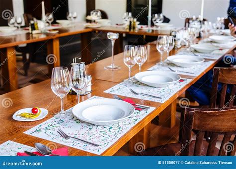 Lunch Table Set Up Encrypted Tbn0 Gstatic Com Images Q Tbn