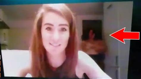 Cette Fille Passe En Direct à La Télé Sur Skype Mais Elle Aurait Dû