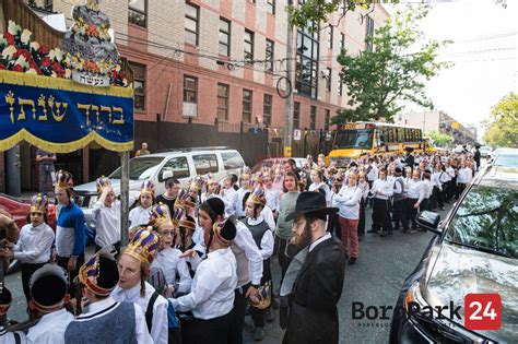 GALLERY Satmar Day Camp Of Boro Park Rejoices With The Holy Torah At A Mock Hachnosas Sefer