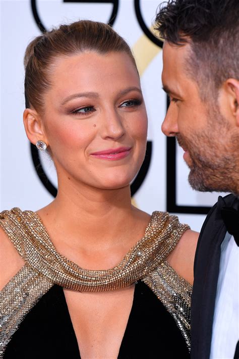 15 Adorable Photos Of Blake Lively And Ryan Reynolds At The Golden