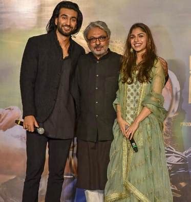 The couple has two sons, mizaan jaffrey and abbas jaffrey and a daughter, alaviaa jaffrey. Javed Jaferi Biography, Age, Father, Wife, Family, Son ...