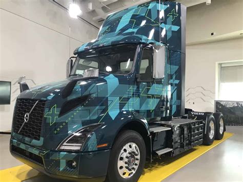 Volvo Shows Class 8 Electric Truck For California Partnership