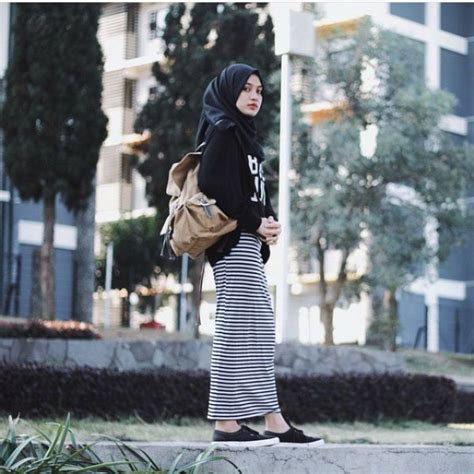 Jika anda memilih baju muslim yang sesuai dengan trend masa kini serta cocok buat para pengagum fashion maka penampilan anda akan semakin maksimal. 40 Gambar Desain Baju Muslim Remaja Paling Modis ~ Kursus ...