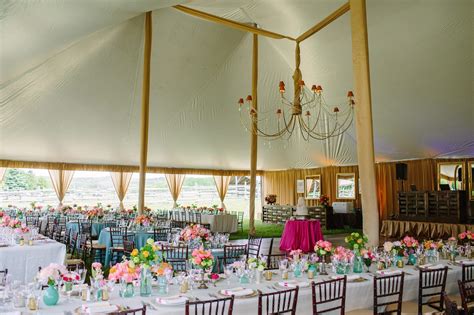 A Hot Pink Linen Draws Attention To The Lovely Wedding Cake A Day In