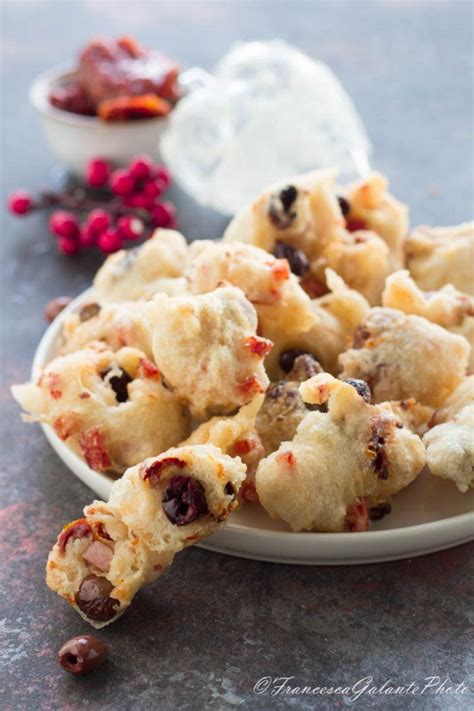 Le pettole pugliesi sono delle golose frittelle ripiene di marmellata. Pettole pugliesi salate ricetta della tradizione | Ricetta ...