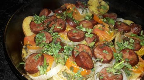 Além de super prática de fazer e bem nutritiva, pois a abóbora é super saudável. batata com linguiça calabresa no forno diferente. - YouTube