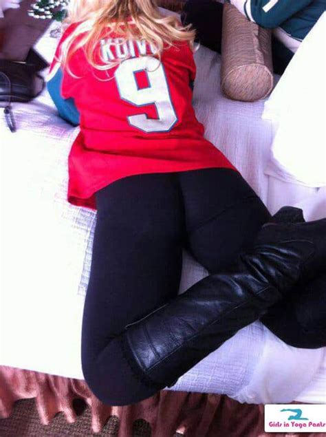 7 Girls In Yoga Pants For Hump Day Yoga Pants Girls In Yoga Pants Big Booty