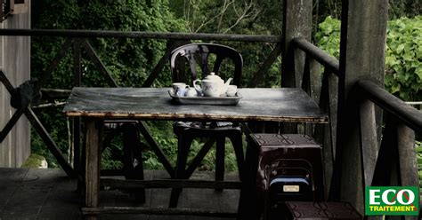 En effet, cela vous éviterait que le bois soit grisé. Comment nettoyer une terrasse en bois | Eco Traitement ...