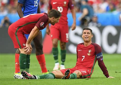 Portugal wehrt sich, portugal gibt ohne cr7 nicht klein bei, portugal kämpfte für seinen am boden zerstörten kapitän. Cristiano Ronaldo: Ronaldo mocked for crying during Euro ...