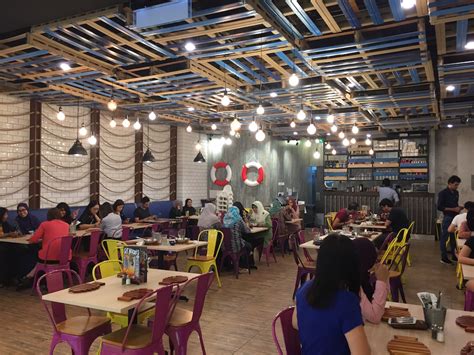 Setapak central consists of more than 250 stores that spans across four levels with parkson , mbo cinemas and econsave being the anchor tenants of the mall. Fish & Co Setapak Central Mall Set For 5 | VMO