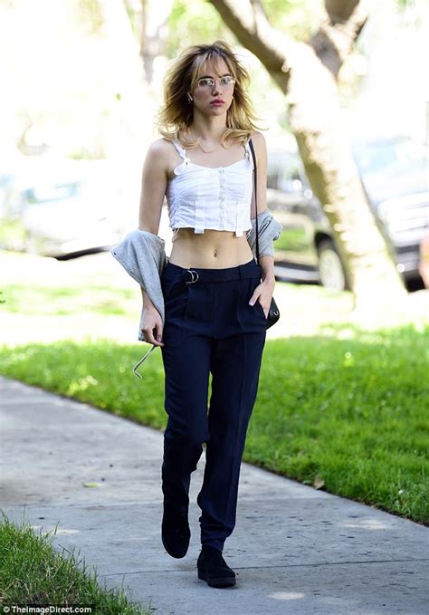 Suki Waterhouse Shows Off Her Enviable Abs In La Daily Mail Online
