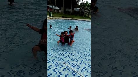 Liburan hemat di rumah berenang di kolam anak |berenang part 1. Anak Kecil Lagi Mandi Di Kolam Berenang - YouTube
