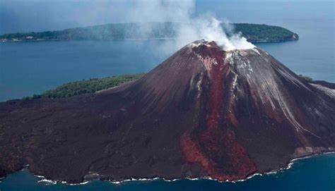 5 Facts About Mount Anak Krakatau