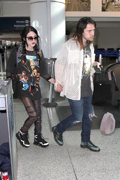 Frances bean cobain just pulled a fast one on us. Frances Bean Cobain Marries, Without Telling Mom Courtney ...