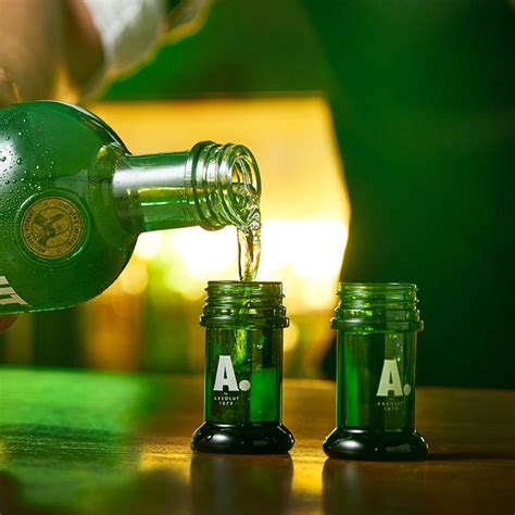Search, discover and share your favorite two shots of vodka gifs. VODKA ABSOLUT EXTRAKT 700 ml. + 2 SHOTS | Sampieri Vinos y ...