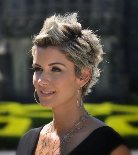 Dark blonde ombre short hair balayage frisur dunkelblonde frisuren mittellange haare from i.pinimg.com. 19 Chic Short (and 'Messy') Hairstyles | Styles Weekly