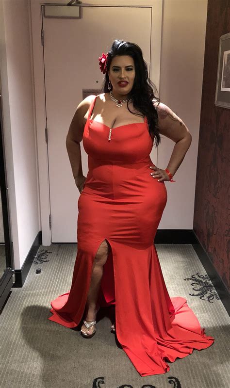 Sofia Rose On Twitter Various Avn Red Carpet Photos Dress Is From Fashion Nova With