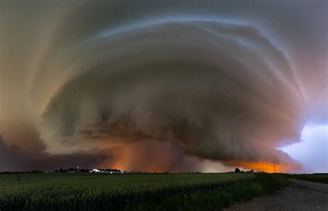 The Mothership Supercell Arrives In Belgium Smashing Us With Hurricane