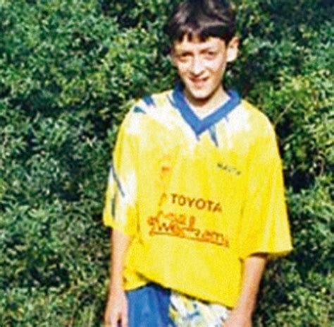 Mesut özil'i öven löw, elbette mesut bizim için, milli takım için, almanya için inanılmaz derecede önemli ve olağanüstü bir oyuncuydu. Özil, Götze & Co.: Erkennen Sie die Fußballer auf diesen ...