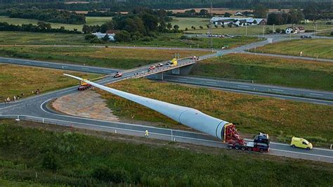 Así se instalan las aspas de turbina eólica más grandes del mundo
