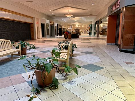 50 Pictures And 1 Video Of The Gloriously Dead Forest Mall In Fond Du Lac