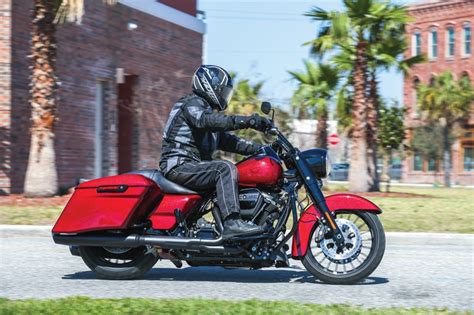 A sleek look on the outside and roomy on the inside with more than enough space to stash your riding essentials. 2017 Harley-Davidson Road King Special | First Ride Review