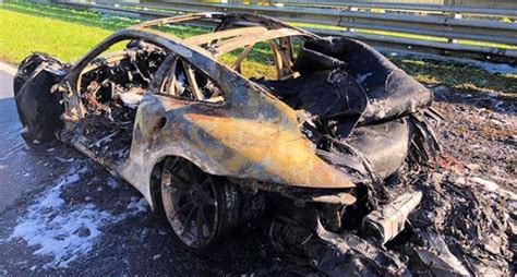 2019 Porsche 911 Gt3 Rs Burns To A Crisp Looks Depressing Autoevolution