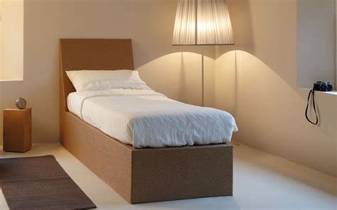 Aber zurück zum thema schlafzimmer. Karton-Bett von Kube Design