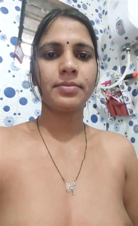 Sexy Indian Housewife Shows Her Boobs And Pussy