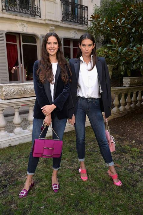 Sisters vera and viola arrivabene share smiles and jewels. Les comtesses italiennes Vera Arrivabene et Viola ...