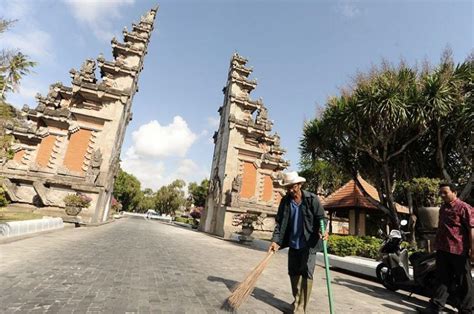 Sedangkan hujan es yang melanda bali terjadi di banjar dinas dadap putih, desa tista, busungbiu, buleleng, bali, minggu. Penjelasan Lengkap Penyebab Gempa Bali, BMKG: Ini Jadi ...