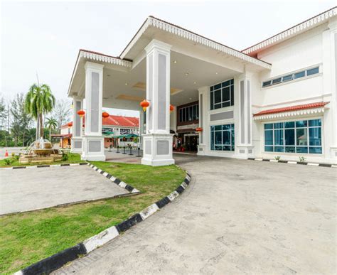 The accommodation offers attractions including sport and entertainment opportunities. This resort is formerly known as Tiara Beach..worse than ...