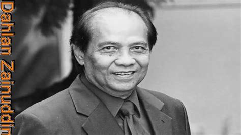 Beliau telah memulakan kerjayanya sebagai penyanyi selepas memenangi kategori persembahan keseluruhan terbaik dalam pertandingan bintang rtm. Dahlan Zainuddin - Biduan Pujaan OST (Dengan Lirik) HD ...