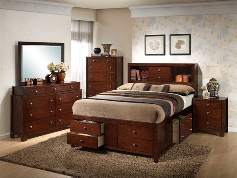 Every #bedroom must be not only extremely comfortable, but also well designed, fashionable, stylish and fit into the surrounding decor of your home. Traditional queen bedroom sets | Hawk Haven