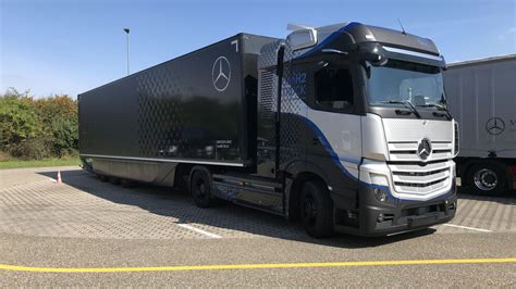 Erstmals Unterwegs Im Wasserstoff Lkw Von Daimler Traktuell